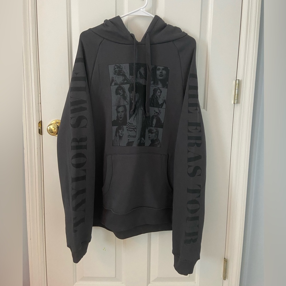 Taylor Swift The Eras Tour black hoodie✨size large💜